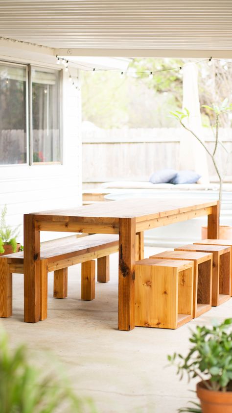 4x4 Outdoor Furniture Diy, Diy Outdoor Dining Bench, Diy Outdoor Table And Chairs, Diy Outdoor Table And Benches, Outdoor Table Diy, Pine Tables, Diy Outdoor Dining Table, Diy Outdoor Dining, Outdoor Dining Table Diy