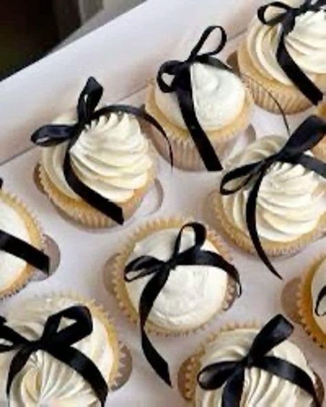 Black Tie Dessert Table, Black Cupcakes Aesthetic, 20 Birthday Cupcakes, Wedding Cupcakes Black And White, Black Bow Decoration, Girly Goth Birthday Party, Goth Birthday Party Food, Black And White Bow Party Theme, Black Bow Baby Shower Theme