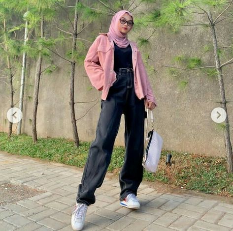 Barbie Outfits Modest, Black Outfit Hijab, Cardigan Outfit Hijab, Jeans Outfit Hijab, Pink Jeans Outfit, Pink Cardigan Outfit, Outfit Ideas Hijab, Hijab Swag, Pink Hijab