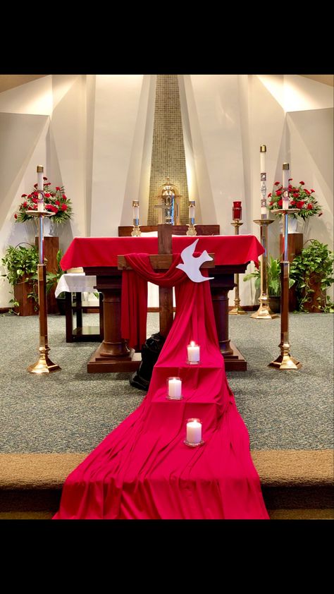 Pentecost Church Decorations, Pentecost Craft, Lent Decorations For Church, Church Stage Decor, Palm Sunday Decorations, Church Banners Designs, Pentecost Sunday, Communion Table, Church Altar Decorations