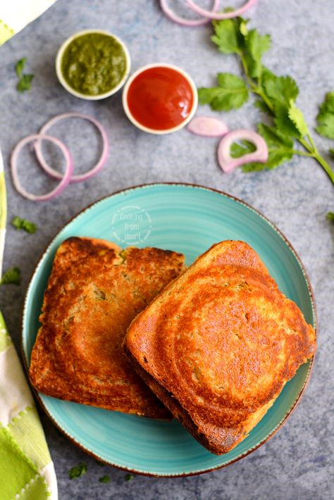 Mumbai Masala Toast Wise Pictures, Masala Toast, Toasted Sandwich Recipes, Cucumber Tea Sandwiches, Fast Food Drinks, Tea Party Sandwiches, Mumbai Street, Sandwich Menu, Mumbai Street Food