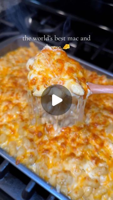 Food Posts😋 on Instagram: "Would you eat this Mac and Cheese?😍😍🤤" Chicken Wings And Mac And Cheese, Baked Mac And Cheese Dinner Ideas, Homemade Mac And Cheese Video, Macaroni And Cheese Meals, Air Fryer Mac And Cheese Recipes, Buffalo Wild Wings Mac And Cheese Recipe, Nacho Mac And Cheese, Best Mac Cheese Recipes, Best Cheese Sauce For Mac And Cheese