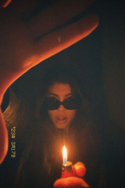 Fire Newspaper Photoshoot, Photoshoot With Lighter, Roses On Fire Photoshoot, Photoshoot Night Ideas, Toxic Photoshoot, Room Photoshoot Ideas Instagram, Photo Shoot Inspo Aesthetic Dark, Fire Girl Aesthetic, Room Photoshoot Ideas Aesthetic