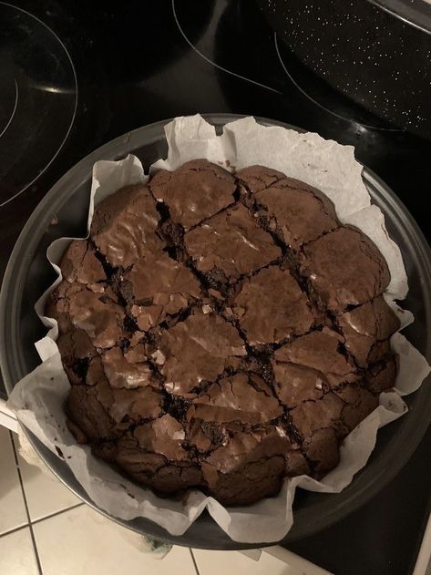 Homemade Brownies Aesthetic, Baking Aesthetic Brownies, Aesthetic Brownies Pictures, Baking Pictures Aesthetic, Baking Brownies Aesthetic, Brownie Aesthetics, Aesthetic Brownies, Brownie Aesthetic, Brownies Aesthetic