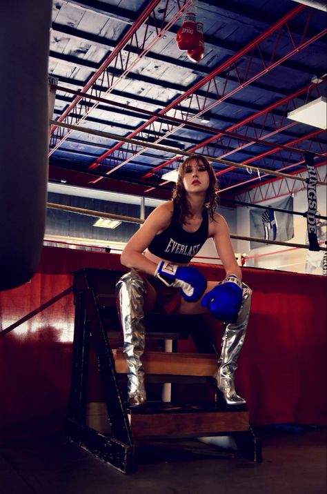 Everlast Boxing Ring Photoshoot, Boxing Photoshoot Women, Workout Shoot, Boxing Photoshoot, Boxer Girl, Styling Photoshoot, Fitness Editorial, Ring Photography, Female Boxers