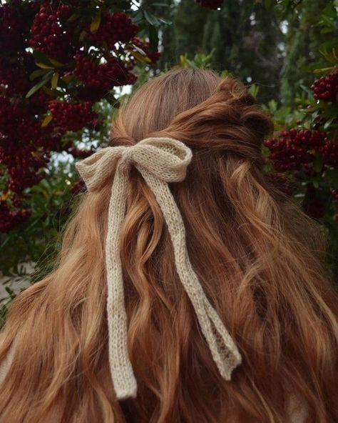 Cottagecore Aesthetic Accessories, Unreal Unearth Aesthetic, Cottage Core Accessories, Cottage Core Hairstyles, Cottage Core Makeup, Winter Hairstyles For Long Hair, Cottagecore Winter Outfits, Long Curly Brown Hair, Cottage Core Hair