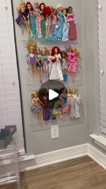 Danielle Eilers on Instagram: "Decor or organization 💁🏼‍♀️ I linked these for you in my bio or you can just search magazine holder on Amazon. These came as a 2 pack for under $40 🥳

https://amzn.to/4bQNWKy
#momhack #organization #barbie #girlmom" Barbie Doll Display Ideas, Barbie Storage Ideas Organizations, Barbie Display Ideas, Barbie Organization Ideas, Barbie Storage Ideas, Barbie Storage, Barbie Organization, Loft Playroom, Instagram Decor