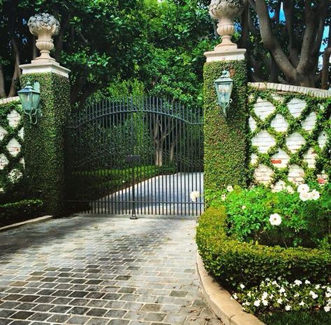 Elegant Gates Entrance, Manor Gate Entrance, Estate Entry Gates, Fancy Gates Entrance, Gated Entrance Landscaping, French Gates Entrance, Beautiful Driveways Entrance Landscaping, Gated Driveway Entrance, Gate Entrance Ideas