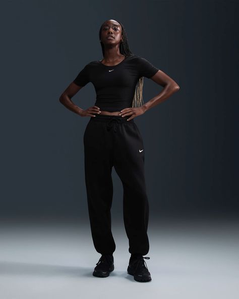 Nike Sportswear Phoenix Fleece Women's High-Waisted Oversized Sweatpants. Nike.com Nike Phoenix Fleece Outfit, Nike Phoenix Fleece, Oversized Tracksuit, Nike Sportswear Phoenix Fleece, Sweatpants Nike, Jordan Shop, Oversized Sweatpants, Fleece Outfit, Lazy Day Outfit