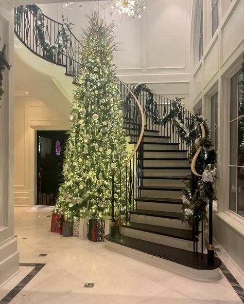 Christmas is coming!! Our #lfh_15thstreet grand entry and staircase is beautifully adorned from top to bottom during our client’s Holiday… | Instagram Christmas Tree Spiral Staircase, Christmas Tree Stairs, Christmas Tree By Staircase, Entryway Christmas Tree, Christmas Decor Foyer, Christmas Tree Foyer, Grand Entryway Foyers, Grand Staircase Entrance, 12 Foot Christmas Tree