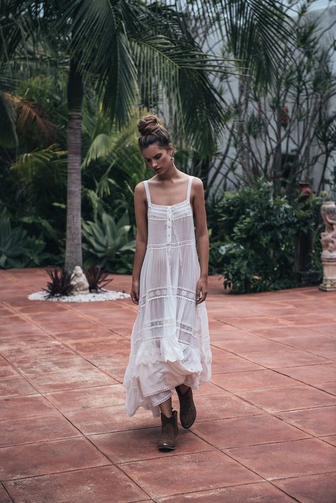 Looks Hippie, Crochet Dress Boho, White Crochet Dress, Cute White Dress, Lace Summer Dresses, Dresses Aesthetic, White Boho Dress, Country Dresses, Dress Drawing