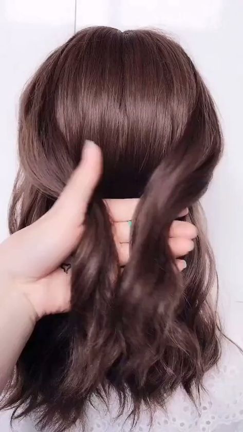 hairstyles for long hair videos| Hairstyles Tutorials Compilation 2019 | Part 152,  #Compilation #Hair #Hairstyles #Long #Part #Tutorials #videos Check more at http://hairstyles44.kiropraktor.xyz/hairstyles-for-long-hair-videos-hairstyles-tutorials-compilation-2019-part-152/ Beautiful Hairstyles For School, Hairstyles For Long Hair Videos, Videos Hairstyles, Sanggul Modern, Hair Upstyles, Long Hair Video, Wedding Guest Hairstyles, Homecoming Hair Down, Beautiful Hairstyles