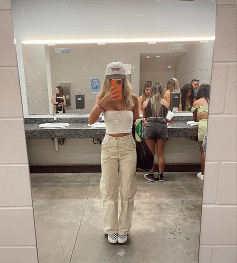 Tan Cargo Pants Outfit Summer, Checkers Vans Outfit, Cargo Pants With Vans, How To Style Tan Cargo Pants, Tan Vans Outfit, Platform Checkered Vans Outfit, Checkered Vans Outfit Women, Platform Vans Outfit, Tan Cargo Pants Outfit