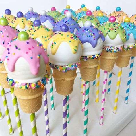 Ice Cream Cone Cake Pops | Ice Cream Party Ideas Treat Ideas For Birthday Party, Cake Pop Receita, Ice Cream Party Ideas, Ice Cream Cone Cake Pops, Ice Cream Cake Pops, Ice Cream Cone Cake, Cake Ball, Pop Ideas, Cake Pop Molds