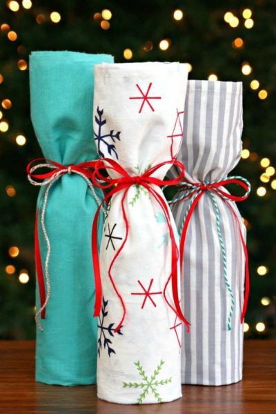 holiday Archives - Page 5 of 9 - Happy-Go-Lucky Diy Sew Wine Bottle Bag, Diy Wine Bags Pattern, Diy Wine Bags Sewing, Wine Bags Ideas Diy Gifts, Wine Bags To Sew, Wrap A Wine Bottle, Fabric Wine Bottle Bag, Wrap Wine Bottle, Serger Patterns