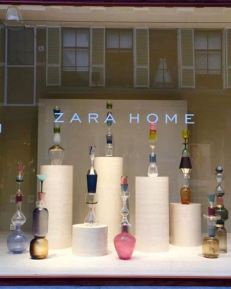 Product Window Display, Retail Shop Window Display, Homeware Window Display, Pottery Window Display, Zara Home Window Display, Small Window Display, Abstract Art Projects, Ceramic Store, Jewelry Store Design