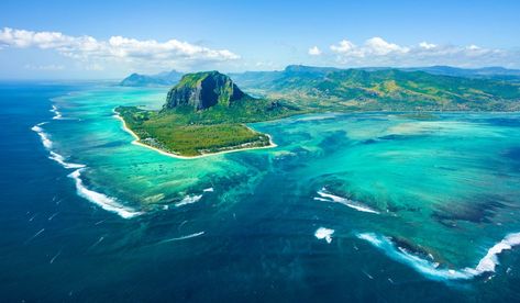 Beautiful Places In Africa - WorldAtlas.com Island Homes, Mauritius Island, Tour Around The World, Cruise Holidays, Kew Gardens, Palawan, Winter Vacation, Blue Skies, Student Loans