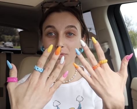 Nails With Rings, Emma Chamberlain Nails, Ten Nails, Rings Aesthetic, Racun Shopee, Colorful Nails, Simple Gel Nails, Emma Chamberlain, Nail Ring