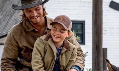 Brecken Merrill, Tate Dutton, Kayce Dutton Yellowstone, Hassie Harrison, Yellowstone Series, Luke Grimes, Novel Inspiration, Johnny Depp Pictures, Laughing Emoji