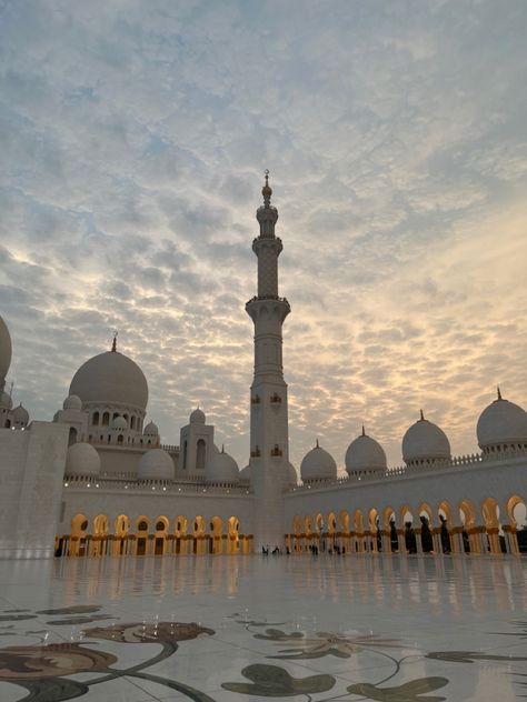 aesthetic islam dubai white mosque travel assthetic sunset Sheikh Zayed Mosque Aesthetic, White Mosque Aesthetic, Mosque Landscape, Dubai Mosque, Mosque Aesthetic, Mosque Pictures, Mini Quotes, White Mosque, Sheikh Zayed Mosque