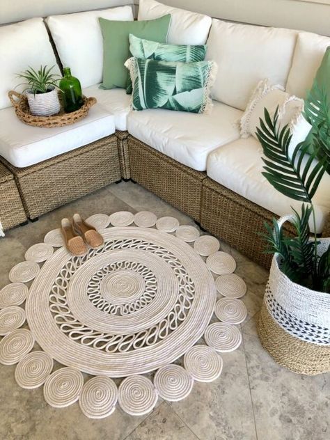 To complete my Coastal/Boho look out on the deck, I wanted to make a rug!I’d been looking for a natural/creamy coloured rug but couldn’t find one I liked!So what do you do?Make one yourself!Previously I had been addicted to a type of rope - called cotton sash cord and loved making trays and baskets so I already had the rope and a hot glue gun with packs of glue sticks. Here’s how I made it!Firstly I bent the cotton sash cord around in a circular pattern, glued in between and held the c… Rug Diy, Pola Macrame, Rope Rug, Brown Leather Couch, Coastal Boho, Rope Crafts, Cute Diy, Leather Couch, Funky Junk