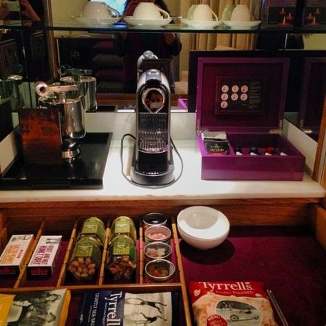 One of the best mini-bar and coffee set ups I have seen at a hotel. Hotel Room Coffee Station, Hotel Room Mini Bar, Hotel Snack Bar, Hotel Minibar Cabinet, Hotel Minibar, Diy Coffee Station, Metal Cocktail Table, Coffee Station Kitchen, Fancy Coffee