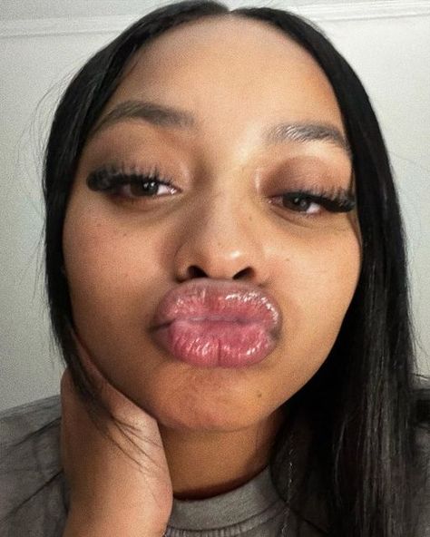 LÈLA MONÈT on Instagram: "@shoplelamonet" Kissy Face Selfie, Pout Face, Big Lips Natural, Face Selfie, Kissy Face, Go Best Friend, Grills Teeth, Feed In Braid, Juicy Lips