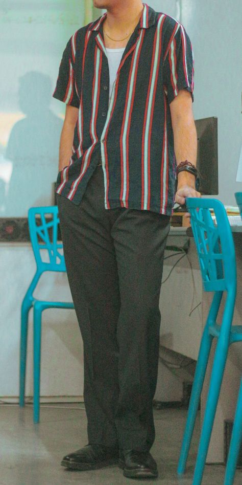 Striped navy polo on a white tank top and a loose black slacks, formal black shoes. Kobe Outfits, Mens Slacks Outfit, Slacks Outfit Men, Slacks Outfit, Casual Slacks, Mens Slacks, Round Face Shape, Round Face, Face Shapes