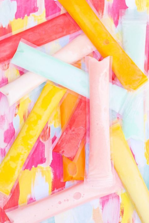 Because old school Summers do it best! Boozy coconut Fla-Vor-Ice pops recipe for the win! - sugar and cloth - cocktails Baywatch Party, Freeze Pop Recipes, Adult Popsicles, Boozy Pops, Boozy Ice Pops, Macaron Ideas, Boozy Popsicles, Ice Pop Recipes, Healthy Popsicles