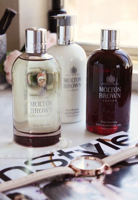 Molton Brown Rosa Absolute Sumptuous Bathing Oil, Review of The Collection Molton Brown Perfume, Luxury Body Care, Luxury Bath Products, Luxury Body Wash, Bath Oil, Molton Brown, Bath And Body Care, Body Care Routine, Luxury Makeup