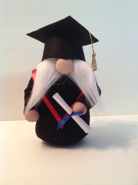 Graduation Gnomes Diy, Graduation Gnome, Graduation Message, Girls Night Crafts, Gnome Paint, Graduation Party Diy, Gnome Tutorial, Gnomes Diy, Gnome Gift