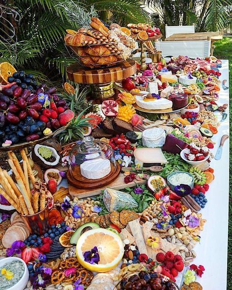 charcuterie table ideas Charcuterie Inspiration, Charcuterie Platter, Party Food Platters, Charcuterie And Cheese Board, Charcuterie Recipes, Food Stations, Harvest Table, Food Displays, Grazing Tables