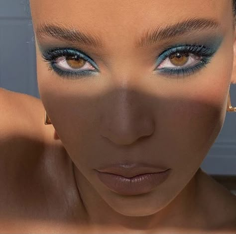 Meagan Core Aesthetic, Simple Blue Makeup Looks Black Women, Soft Editorial Makeup, Eccentric Makeup Ideas, Adriyan Rae, Green Makeup Look, Twenty Fine, Vacation Makeup, Stile Kylie Jenner