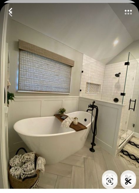 Bathroom Design Farmhouse, Soaker Tub Shower Combo, Tub Shower Combo Remodel, Bathroom Interior Design Luxury, Small Master Bath, Tub Remodel, Wall Decor Bathroom, Wallpaper Bathroom, Full Bathroom Remodel