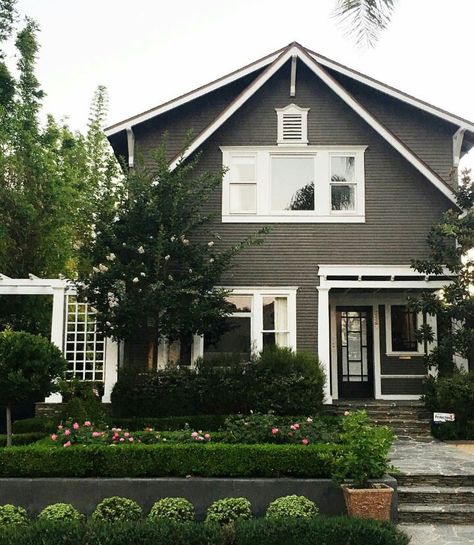 Olive green house exterior Olive Green House Exterior, Green House Exterior, Little Beach House, Gray House, Grey Houses, Casa Exterior, Design Exterior, Studio Mcgee, House Paint Exterior