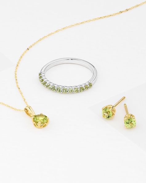 Gold Peridot Jewelry With Gemstone, Luxury Gold Peridot Jewelry, Classic Gold Peridot Jewelry, Luxury Gold Peridot Necklaces, Luxury Peridot Pendant Necklace, August Birthday, Peridot Jewelry, Olive Green Color, Green Gems