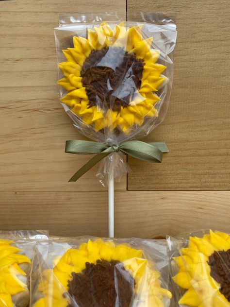 Sunflower Treats, Sunflower Chocolate, Cookies Flowers, Business Marketing Gifts, Yellow Studio, Cake Pop Recipe Easy, Glass Cookies, Sunflower Wedding Favors, Sunflower Cookies