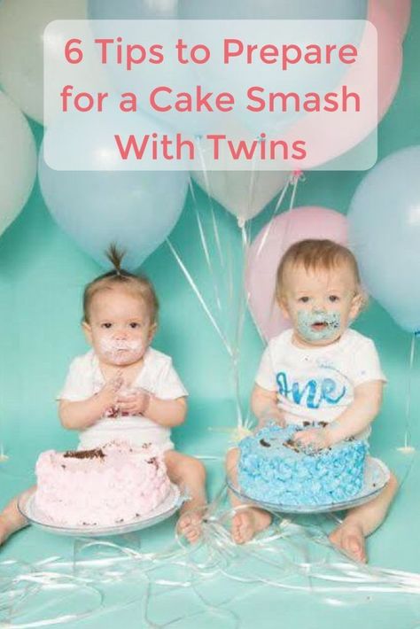 6 Tips to Prepare for a Cake Smash With Twins - Twiniversity Twin Birthday Pictures, Twin Cake Smash, Twin Birthday Themes, Twin Birthday Cakes, Twins Cake, Twin Birthday Parties, Baby Cake Smash, Smash Cake Girl, 1st Birthday Photoshoot