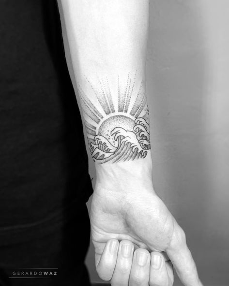 Waves Tattoo Design, Tato Realis, Tattoo Sonne, Wave Tattoo Design, Sun Tattoo Designs, Wave Tattoo, Armband Tattoo Design, Planet Tattoos, Wrist Tattoos For Guys