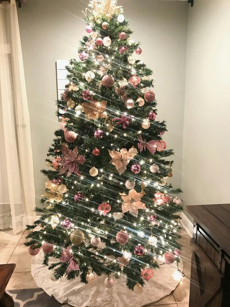 Pink & gold Pink And Gold Christmas Tree, Pink And Gold Christmas, Christmas Tree Inspo, Gold Christmas Tree Decorations, White Ornaments, Small Christmas Trees, Gold Christmas Tree, Green Tree, Green Christmas Tree