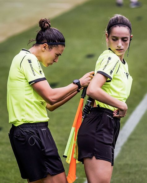 After a meeting with the Spanish FA, the female referees decided that they will maintain their decision to not work any of the matches under the present working and economic conditions. Female Referee Football, Female Referee, Football Referee, Women Football, 2024 Goals, Womens Football, Football Players, This Weekend, Soccer