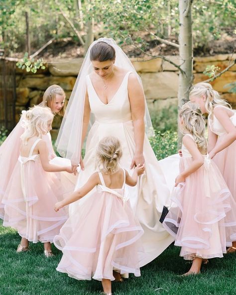 Wedding Kids Outfits, Country Flower Girl Dresses, Country Flower Girl, Country Flower Girls, Country Style Dresses, Flower Girl Dresses Country, Tight Wedding Dress, Kids Wedding Outfits, Dresses Country