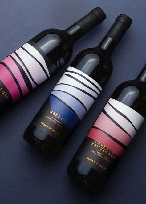 Ottone Studio: The Labels designed for @terreboscaratto, trace the horizon of the stylized hills as they gradually fade into the horizon. - #ottonestudio #branding #identity #wine #redwine #labels #artdirection #madeinitaly #quality #colourscheme #design #winelabel #winelabeldesign #graphicdesign Wine Ideas Design, Wine Bottle Label Design Ideas, Wine Bottle Branding, Wine Bottle Design Label, Wine Labels Design, Wine Label Design Ideas, Wine Graphic Design, Wine Branding Design, Wine Label Art