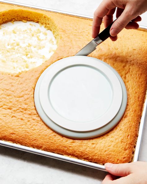 Flat Sheet Cake, Circle Cake, Flat Cakes, Pastry Cook, Flat Pan, Birthday Sheet Cakes, Cake Hacks, Sheet Cake Pan, Cake Shapes