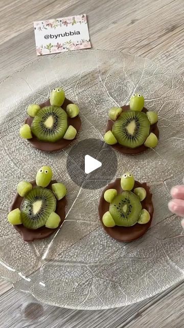 Rubbia on Instagram: "Chocolate fruit turtles   #fyp #chocolate #turtles #fruit #fruits #byrubbia #instareels #instafood #partyideas #funfood #kidspartyideas #kiwi #ideas #explore #" Kiwi Turtles, Fruit Turtles, Kiwi Ideas, Chocolate Turtles, Chocolate Fruit, Turtles, Kiwi, Good Food, Fruit