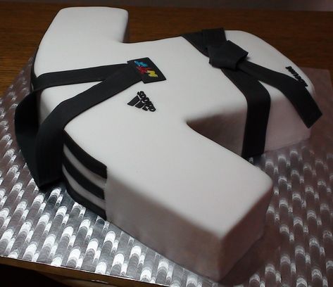 Judo Cake, Taekwondo Cake, Taekwondo Birthday, Sweet 16 For Boys, Martial Arts Party, Karate Cake, Happy Birthday Clip, 13 Birthday Cake, Birthday Cakes For Teens