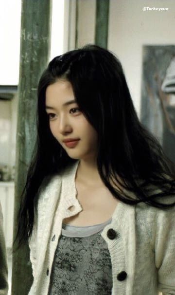 Jun Ji Hyun, Intro Video, Ji Hyun, Black Hair, A Woman, Wall, Hair, Black