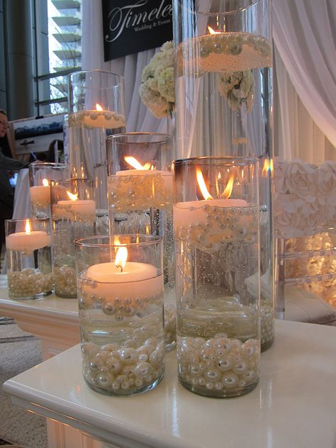 Glass cylinders filled with water and floating candles and pearls. Water Wedding Centerpieces, Tafel Decor, Water Wedding, Diy Centerpieces, Candle Centerpieces, Wedding Table Centerpieces, Floating Candles, Glass Vases, Wedding Candles