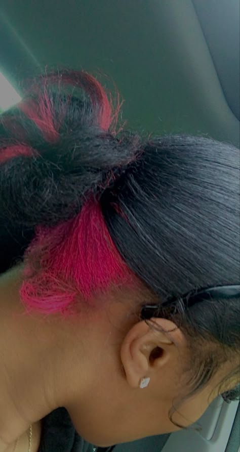 Skunk Dye, Skunk Strip, Pink Peekaboo, Pink And Black Hair, Skunk Stripe, Split Dyed Hair, Pink Hair Dye, Girl Hair Colors, Peekaboo Hair