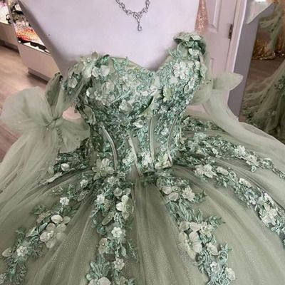 Light Green Bridesmaid, Light Green Bridesmaid Dresses, Princess Tiana Dress, Quinceanera Dresses Green, Birthday Gown, Sweet 15 Party Ideas Quinceanera, Green Quinceanera Dresses, Lace Princess Wedding Dresses, Quinceanera Themes Dresses